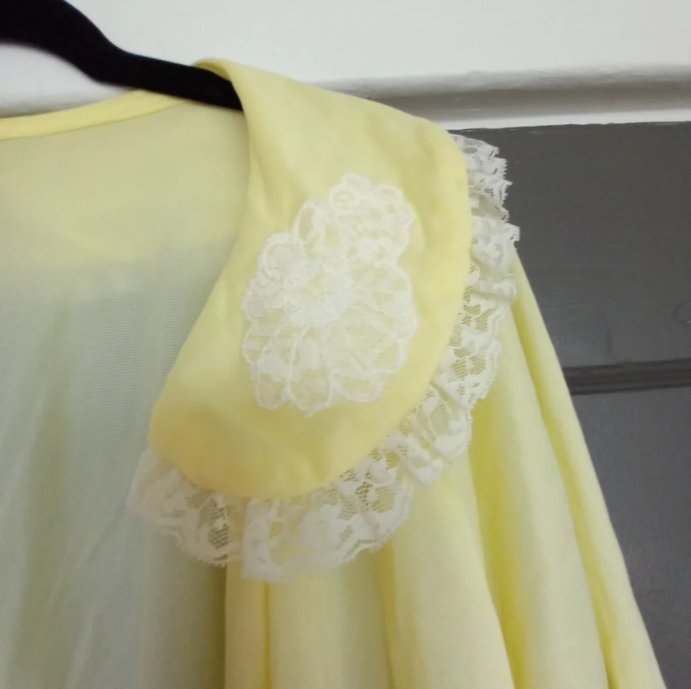 Carole Vintage pastel yellow peterpan collar night robe lace trim - Picture 4 of 5